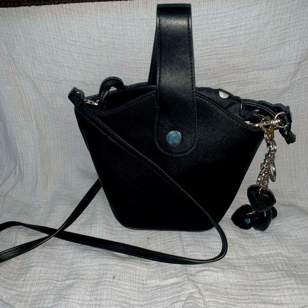 Cross body bag with charm